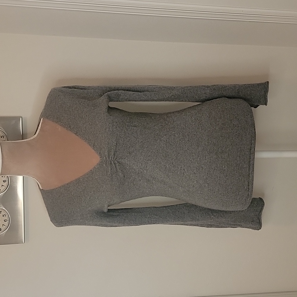 Sutton Studio Gray Cashmere V-Neck Sweater, Size S, Excellent Condition!